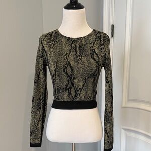 Fabletics snakeskin long sleeve crop top workout shirt